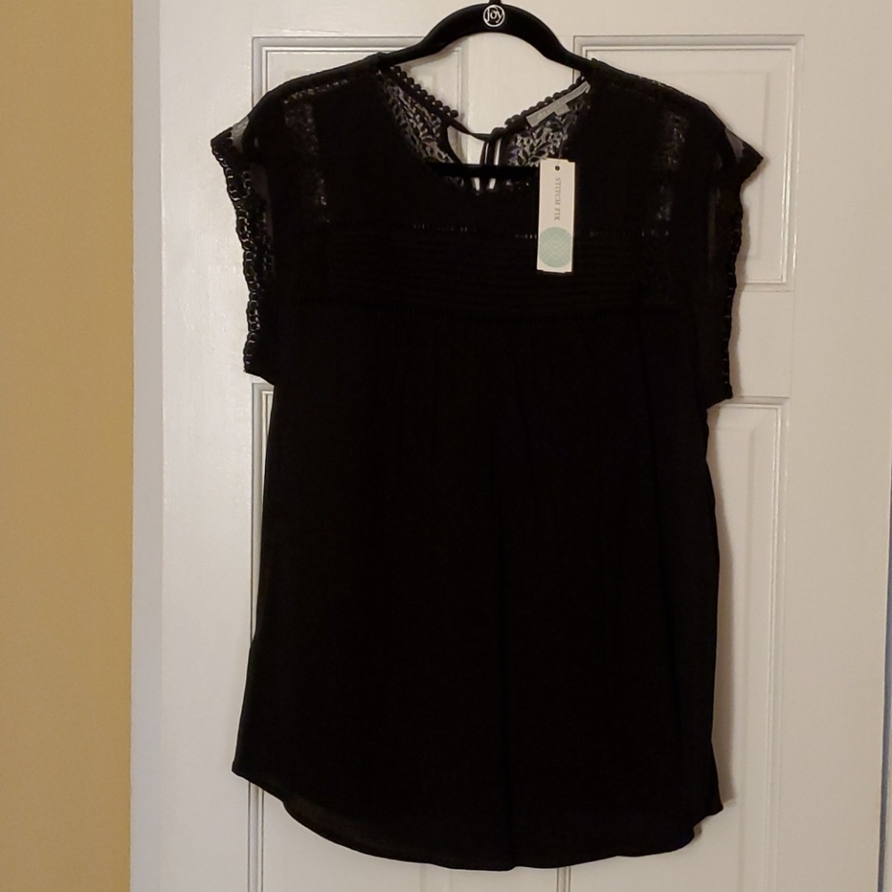 David Rainn black short sleeve top
